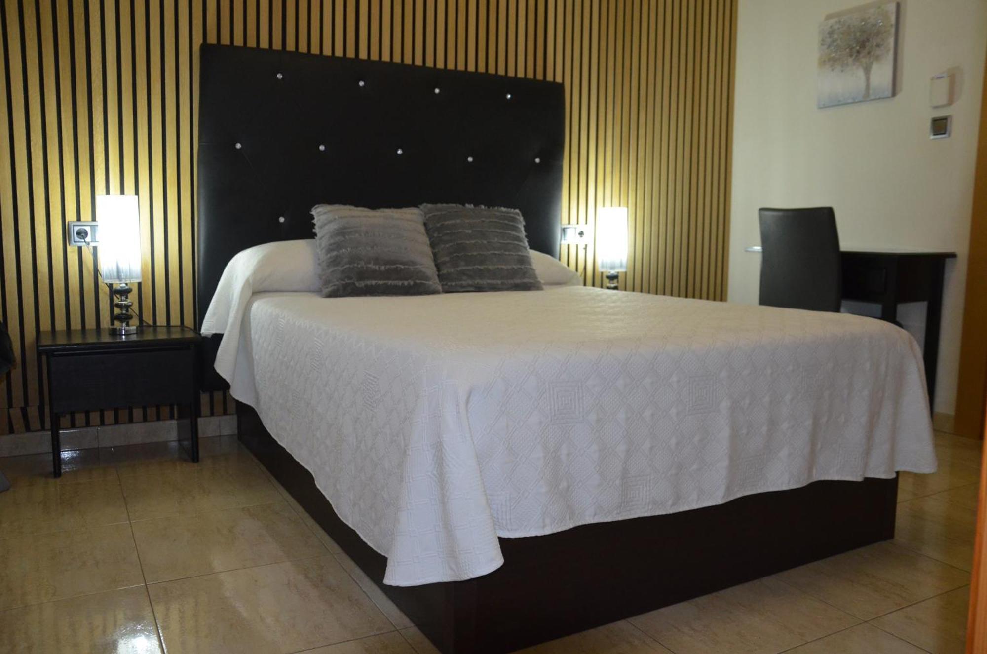 Hostal Mont Royal Alicante Zewnętrze zdjęcie