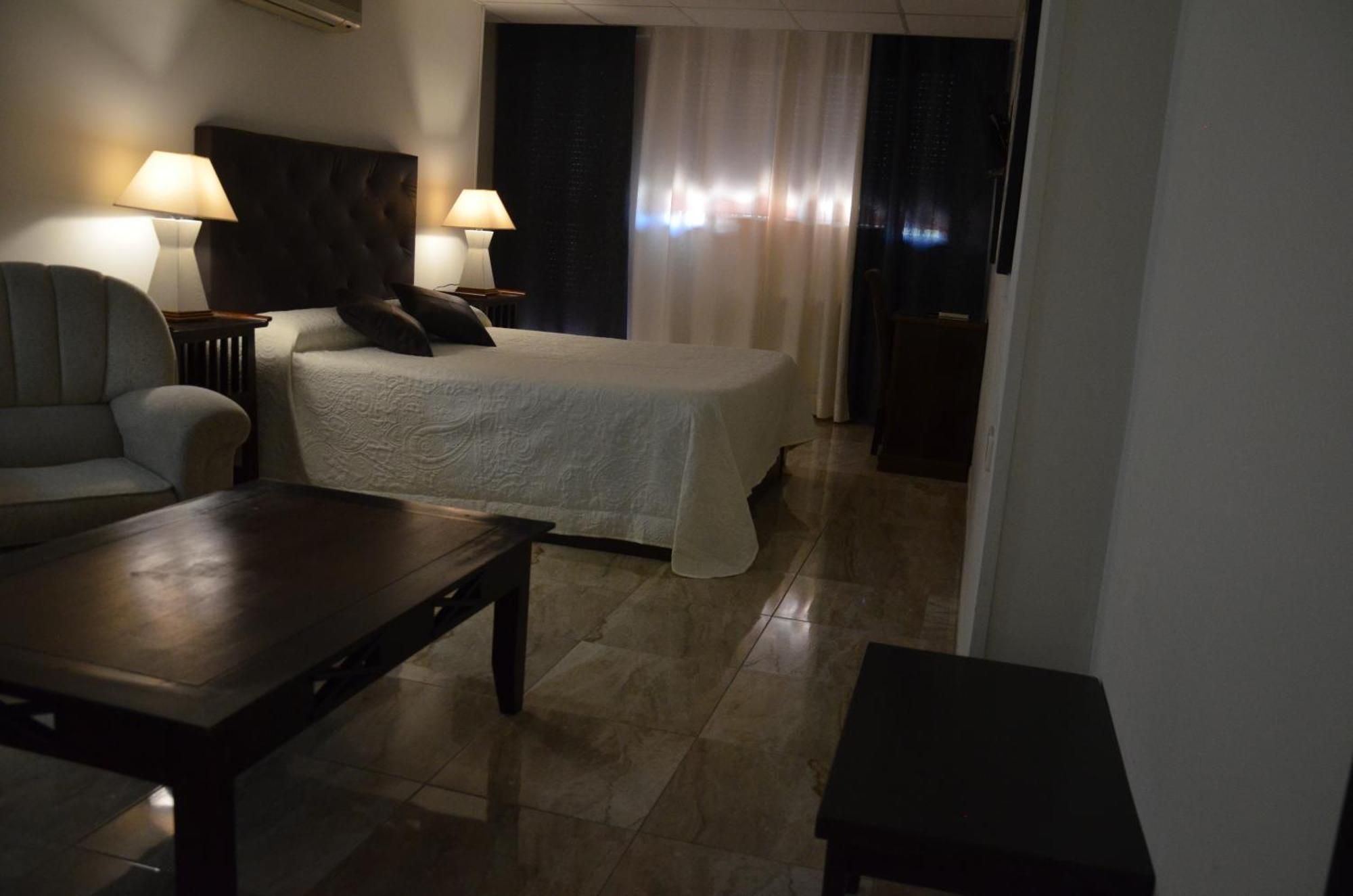 Hostal Mont Royal Alicante Zewnętrze zdjęcie